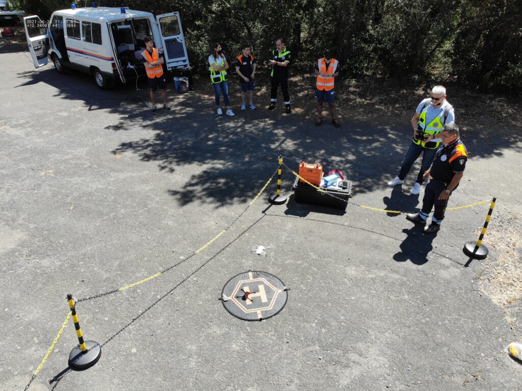 Area operativa con piazzola per droni durante l’esercitazione SAR